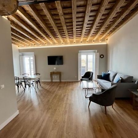 Ti1 Estiloso Loft 120M De La Catedral Tomas De Ibarra Street Siviglia Esterno foto