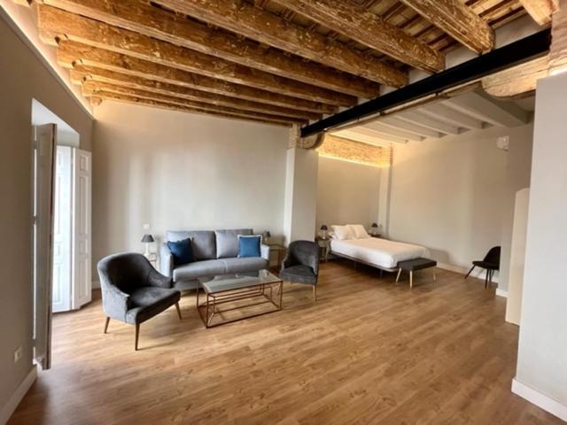 Ti1 Estiloso Loft 120M De La Catedral Tomas De Ibarra Street Siviglia Esterno foto