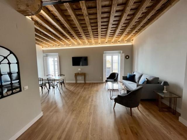Ti1 Estiloso Loft 120M De La Catedral Tomas De Ibarra Street Siviglia Esterno foto