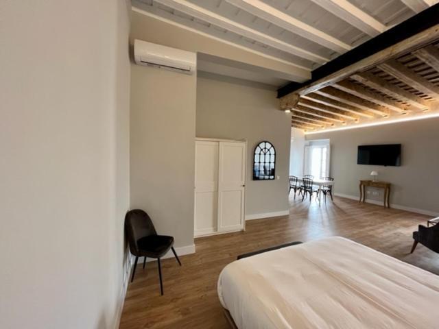 Ti1 Estiloso Loft 120M De La Catedral Tomas De Ibarra Street Siviglia Esterno foto